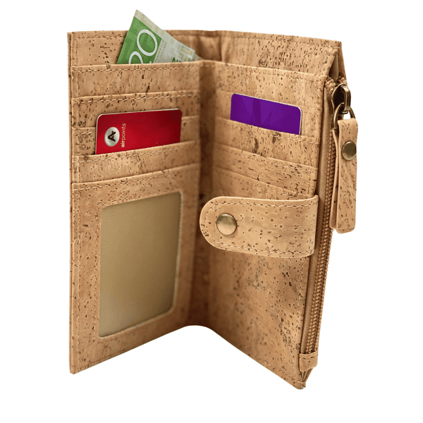 Inspired by the artist Frida Kahlo this stunning statement purse features a gorgeous print on the natural eco cork surface. Roomy enough to fit in all your essentials with ease. Handmade, vegan friendly and made with sustainable cork. 
