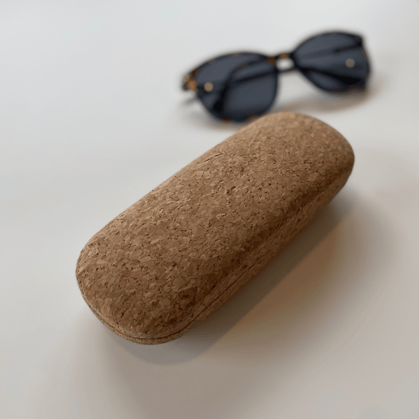 The perfect eco-friendly and durable solution to keep your sunglasses and glasses safe from any damage or dust with this cork hard glasses case. Practical and stylish, and made with premium natural vegan-friendly cork. The ideal way to keep your glasses in perfect condition. Featuring an easy close magnetic closing.